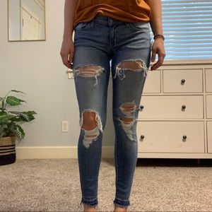 KanCan distressed skinny jeans. Size 26.